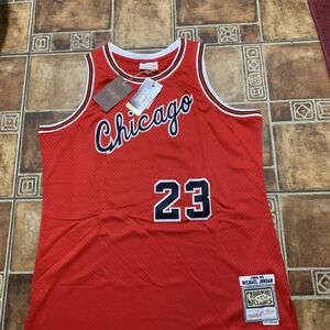 Mitchell & Ness Chicago Bulls 1984/85 Basketball Jersey Size L